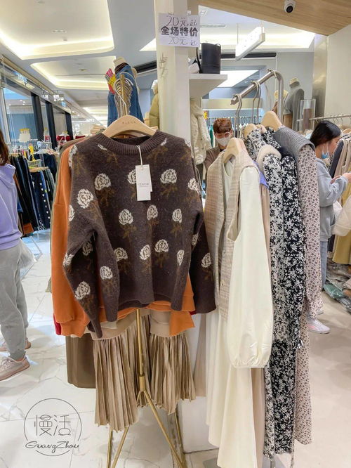 服裝批發市場清倉撿漏全攻略 百元三件與二十元牛仔褲，哪里更劃算？